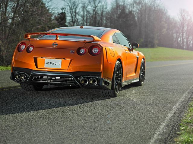 Nissan GT-R получил фэйслифтинг и увеличение мощности 